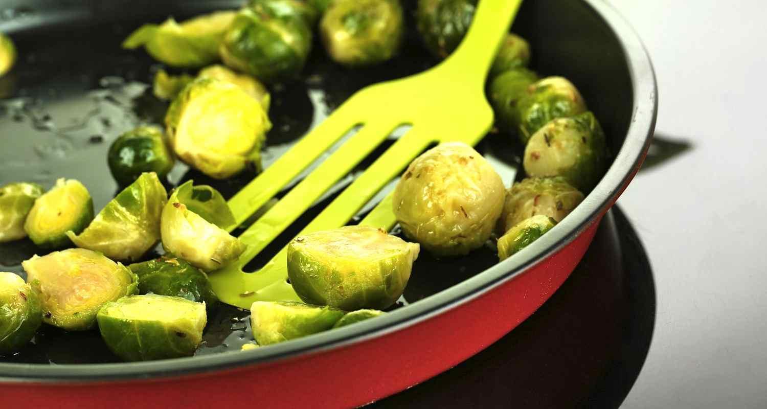 brussel-sprouts-on-the-pan