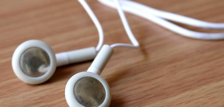 clean-your-ipod-earbuds-step-4-version-3