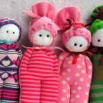 Как сделать одежду для кукол из носков?