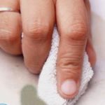 Чем отмыть солидол с одежды?