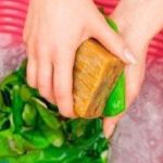 Как очистить рвоту с одежды?
