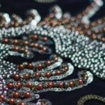 Как клеить стразы на одежду?
