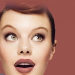 Как отстирать помаду с одежды?