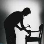 Чем склеить деревянный стул?