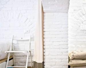 Как сделать кирпичную стену в интерьере своими руками?