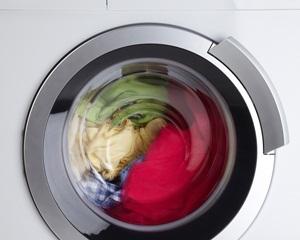 Почему появляется вода в стиральной машине?