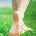 Как вытащить стекло из ноги?