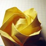 Как сделать розу из бумаги оригами?