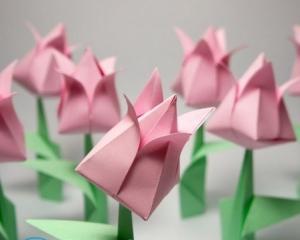 Как сделать тюльпаны из гофрированной бумаги?