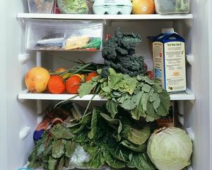 В холодильнике скапливается вода под ящиками