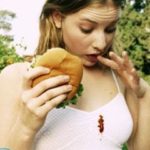 Чем вывести жирное пятно с одежды в домашних условиях?