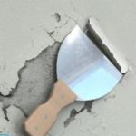 Как убрать старую краску со стен?