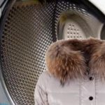 Как вывести жирные пятна с пуховика в домашних условиях?