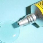 Как убрать клей Момент с одежды в домашних условиях?