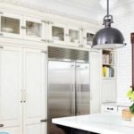 Белый кухонный гарнитур — какие сделать стены?
