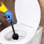 Плохо смывает унитаз — что делать?