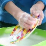 Можно ли мыть посуду хозяйственным мылом — мнение эксперта