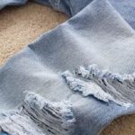Как сделать джинсы потертыми в домашних условиях?