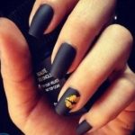 Чем оттереть лак для ногтей с одежды?