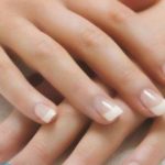 Почему ногти отходят от кожи на руках?