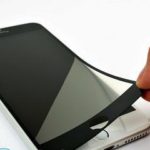 Как наклеить защитное стекло на телефон?