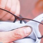 Как почистить стекла очков в домашних условиях?
