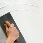 Какая шпаклевка лучше для стен под обои?