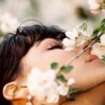 Как избавиться от запаха бензина на одежде