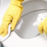 Чистка унитаза содой и уксусом