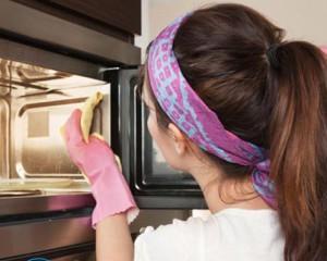 Как отмыть микроволновку от жира внутри в домашних условиях?